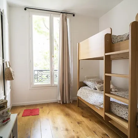 Charming Near Montmartre דירה *